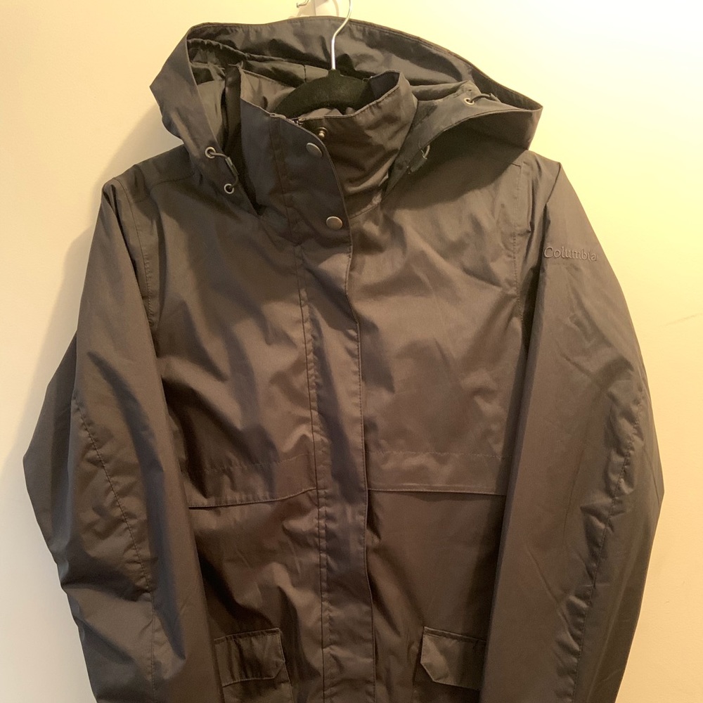 Women’s Columbia rain jacket L